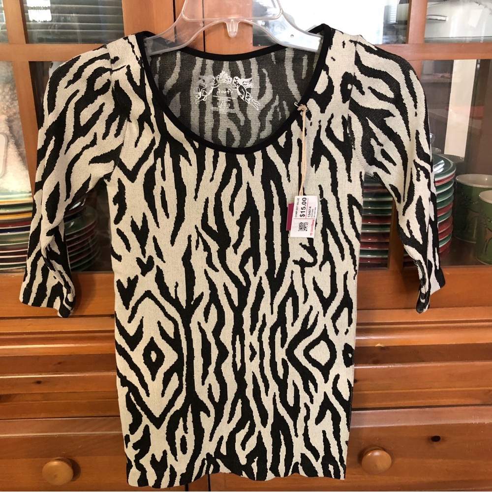 NWT Poof Patterned Scoop Neck Top